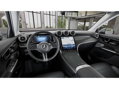 Used 2026 Mercedes-Benz GLC 300 4MATIC image 3