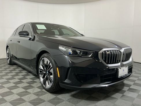 Certified 2024 BMW 530i w/ Premium Package image 4