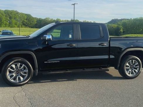 Used 2023 GMC Sierra 1500 Pro w/ Pro Value Package AWD/4WD image 5