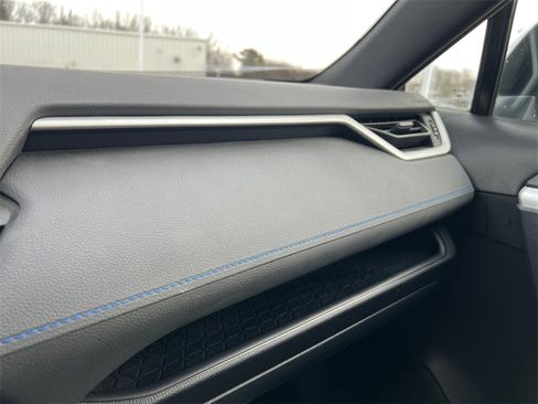 Used 2025 Toyota RAV4 SE image 21