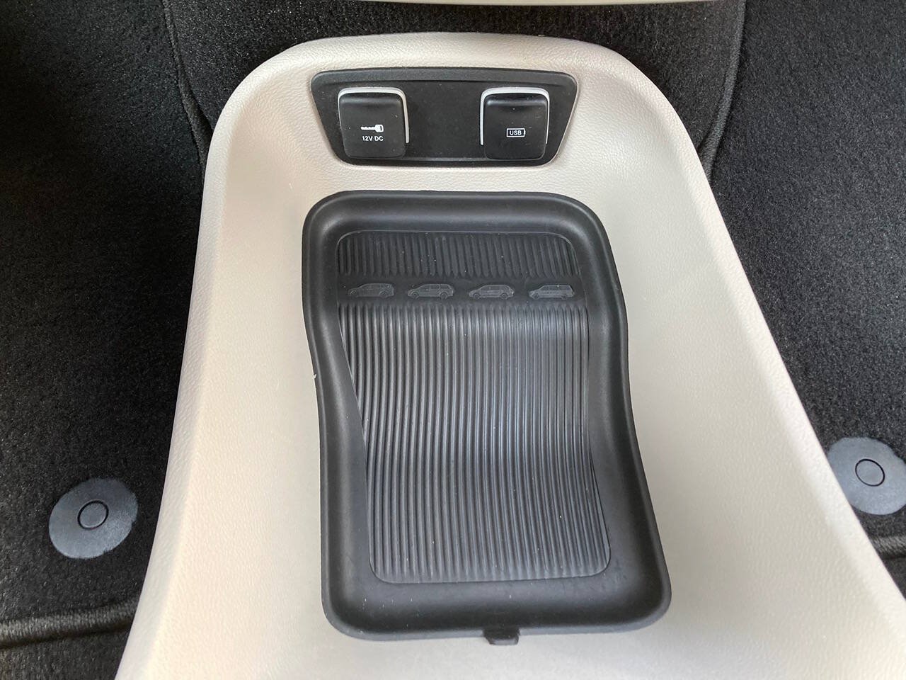 Used 2020 Chrysler Pacifica Touring-L FWD image 32