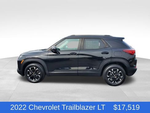 Used 2022 Chevrolet TrailBlazer LT w/ Convenience Package FWD image 2