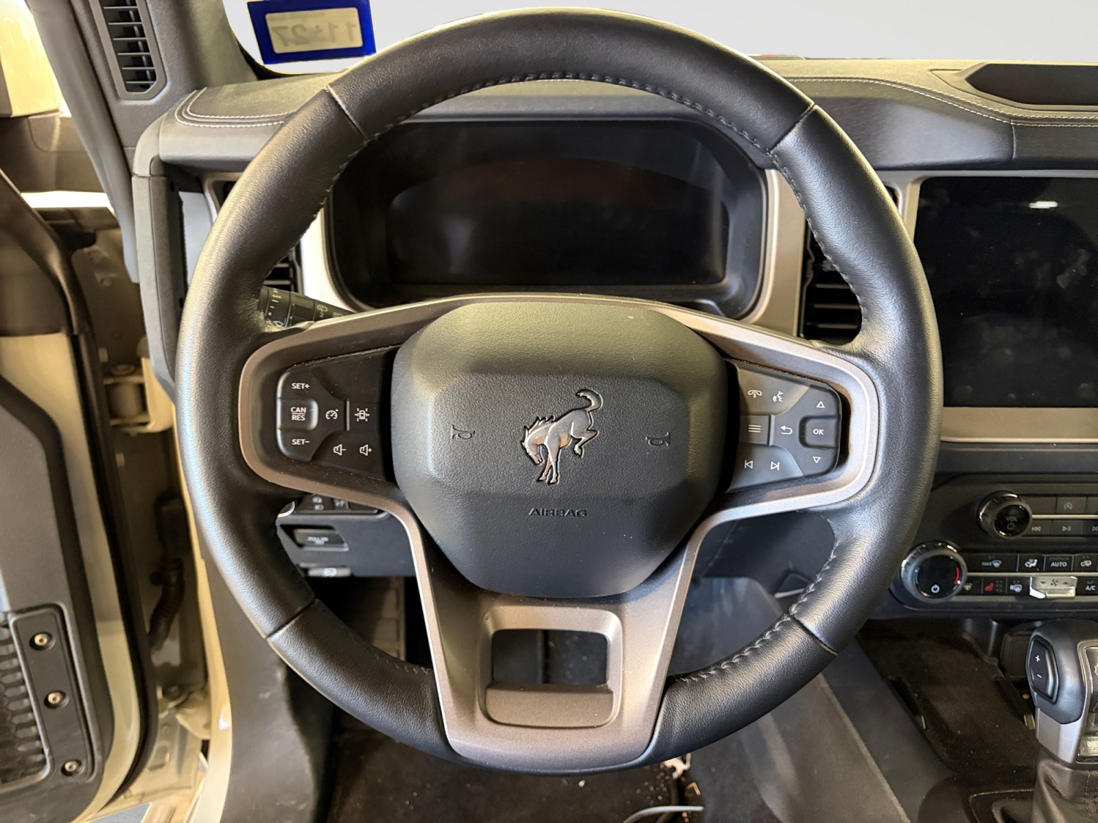 Used 2025 Ford Bronco Outer Banks AWD/4WD image 13