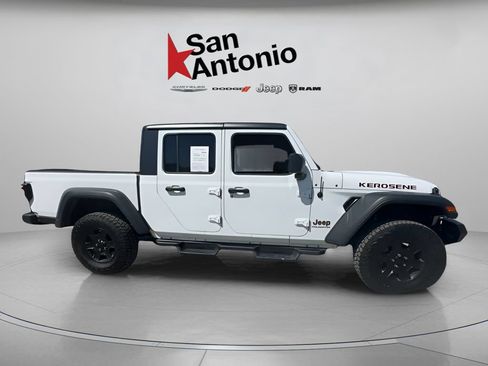 Used 2023 Jeep Gladiator Mojave AWD/4WD image 17