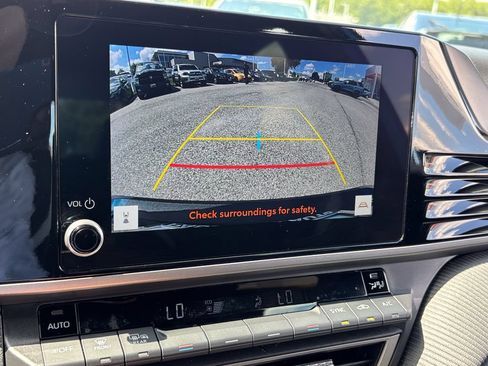 Used 2025 Toyota Camry SE w/ Convenience Package FWD image 30