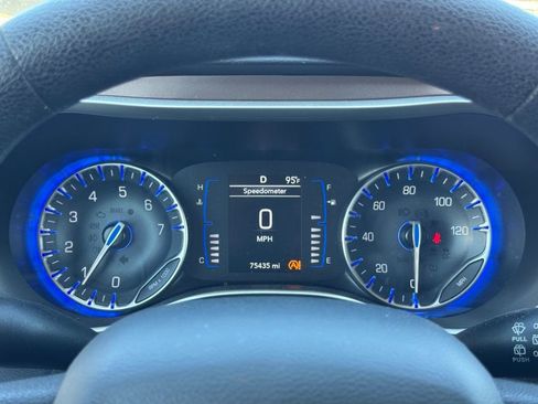 Used 2021 Chrysler Voyager L image 10