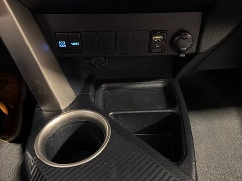 Used 2015 Toyota RAV4 LE FWD image 21