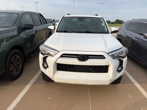 Used 2021 Toyota 4Runner SR5 Premium w/ Moonroof Package image 2
