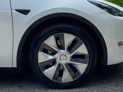 Used 2023 Tesla Model Y AWD image 13