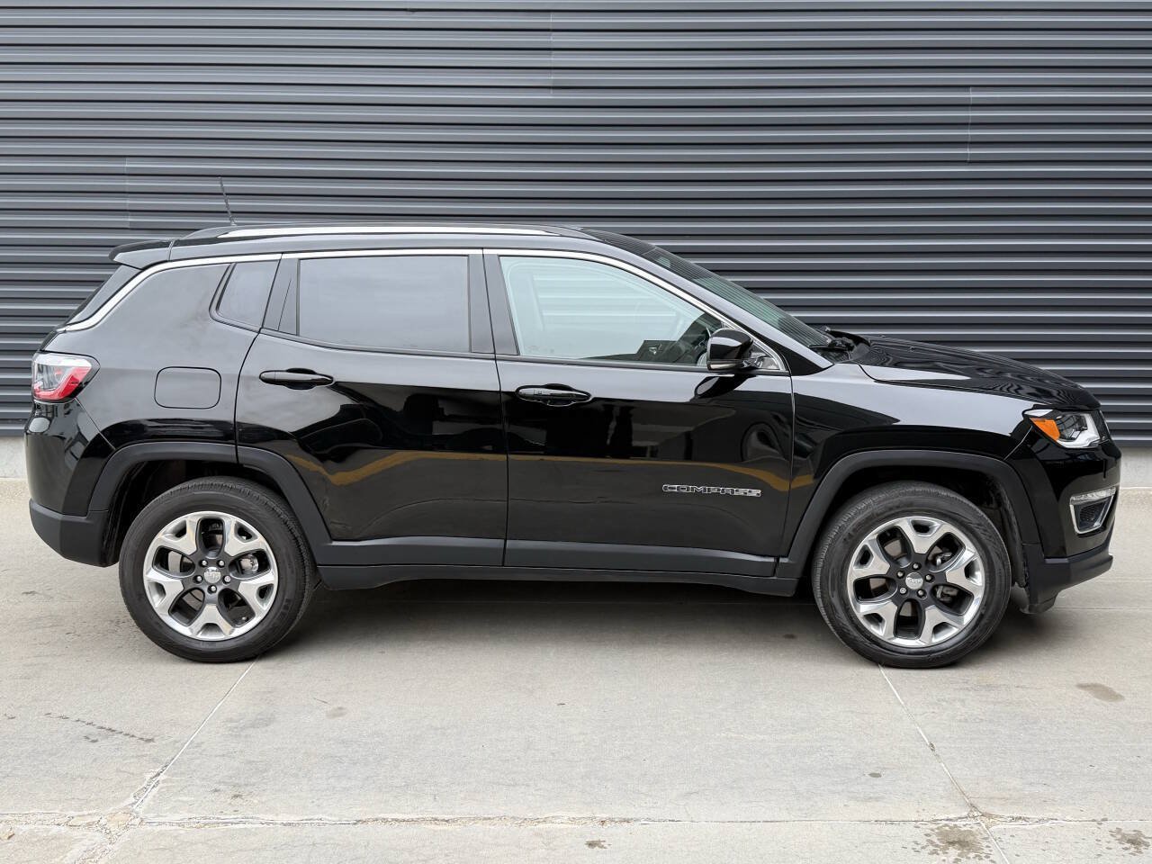 Used 2018 Jeep Compass Limited w/ Navigation Group AWD/4WD image 10