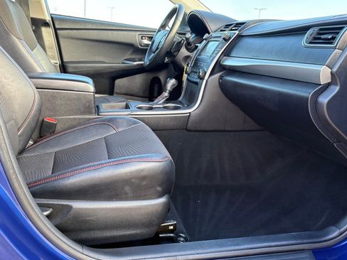 Used 2016 Toyota Camry SE image 32