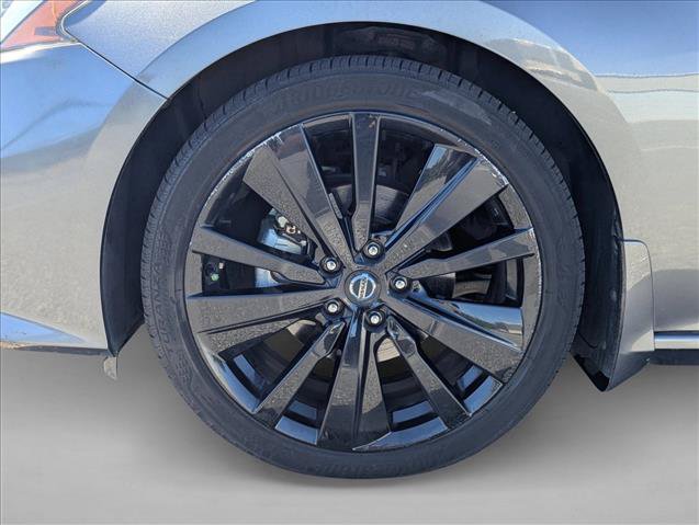Used 2022 Nissan Altima 2.5 SR w/ Midnight Edition Package FWD image 9