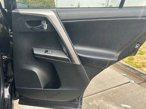Used 2018 Toyota RAV4 XLE w/ Plus Extra Value Package FWD image 28
