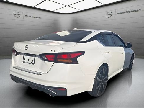 Certified 2022 Nissan Altima 2.5 SR image 3