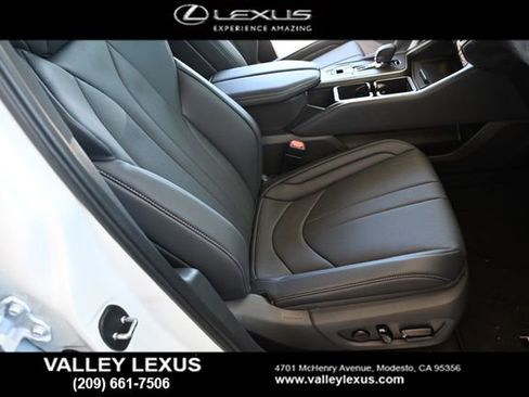 New 2026 Lexus TX 500h AWD image 18