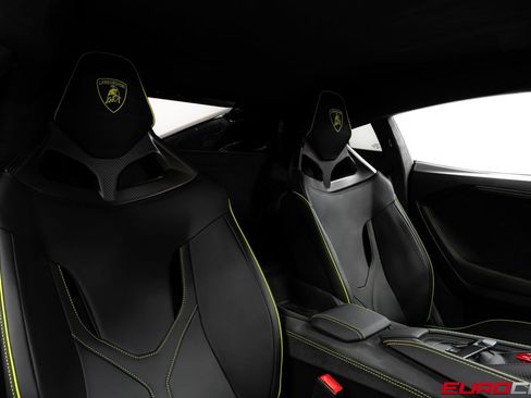 Used 2025 Lamborghini Revuelto AWD/4WD image 43