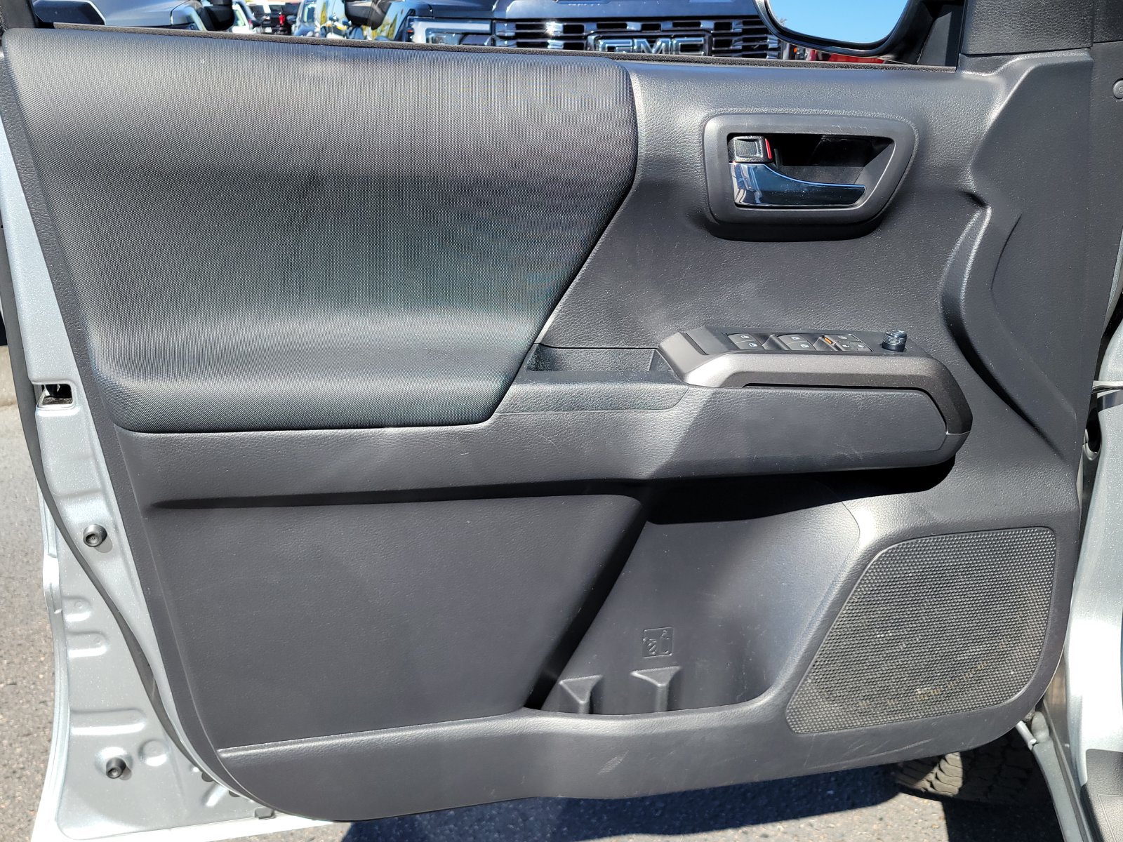 Used 2022 Toyota Tacoma TRD Off-Road w/ Technology Package AWD/4WD image 7