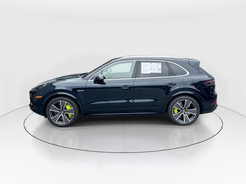 Used 2023 Porsche Cayenne Turbo S AWD/4WD image 5