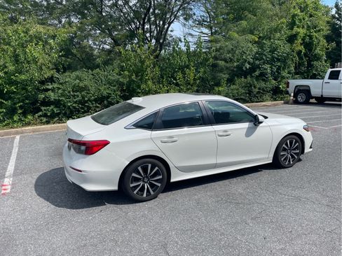 Used 2023 Honda Civic EX image 5
