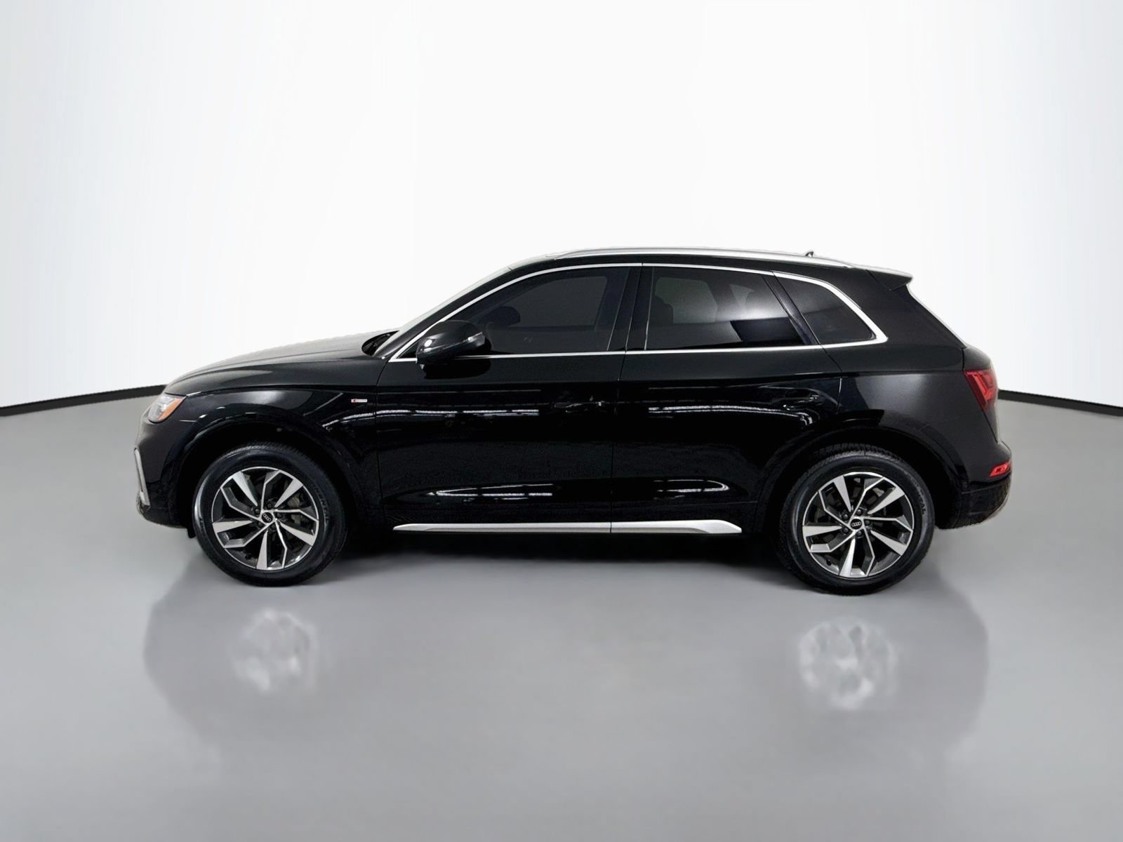 Certified 2023 Audi Q5 2.0T Prestige AWD/4WD image 2