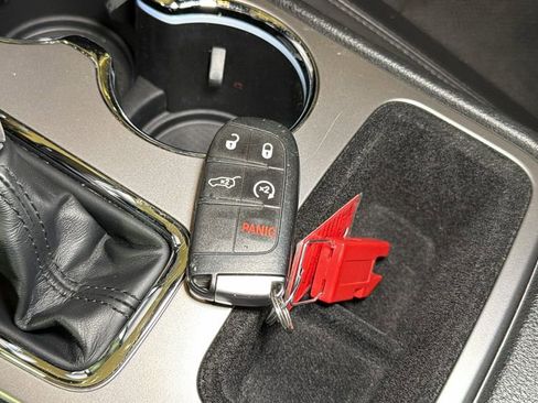 Used 2021 Jeep Grand Cherokee Laredo X image 32