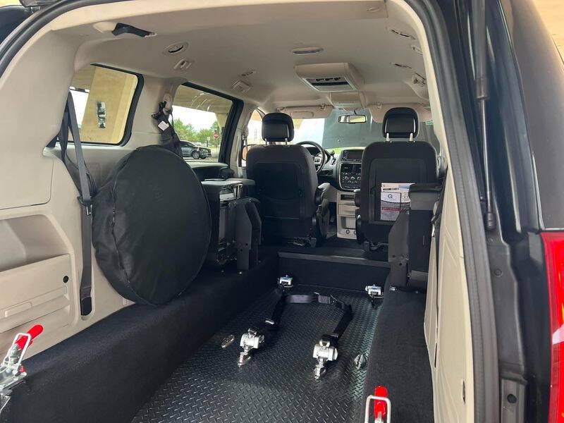 Used 2017 Dodge Grand Caravan SE w/ Power Window Group FWD image 44
