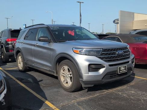 Certified 2022 Ford Explorer XLT RWD image 4