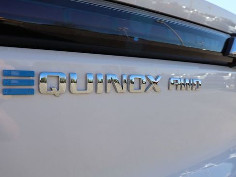 New 2026 Chevrolet Equinox EV LT image 32