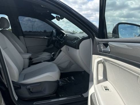 Used 2022 Volkswagen Tiguan SE R-Line image 29
