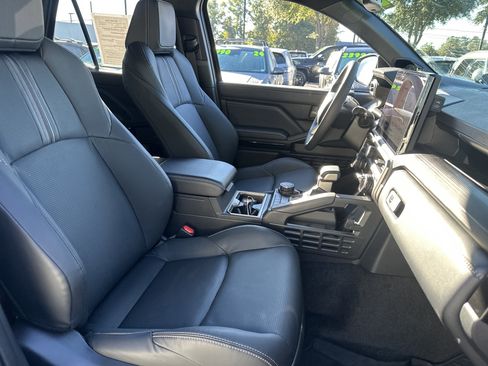 Used 2025 Toyota 4Runner Limited image 13