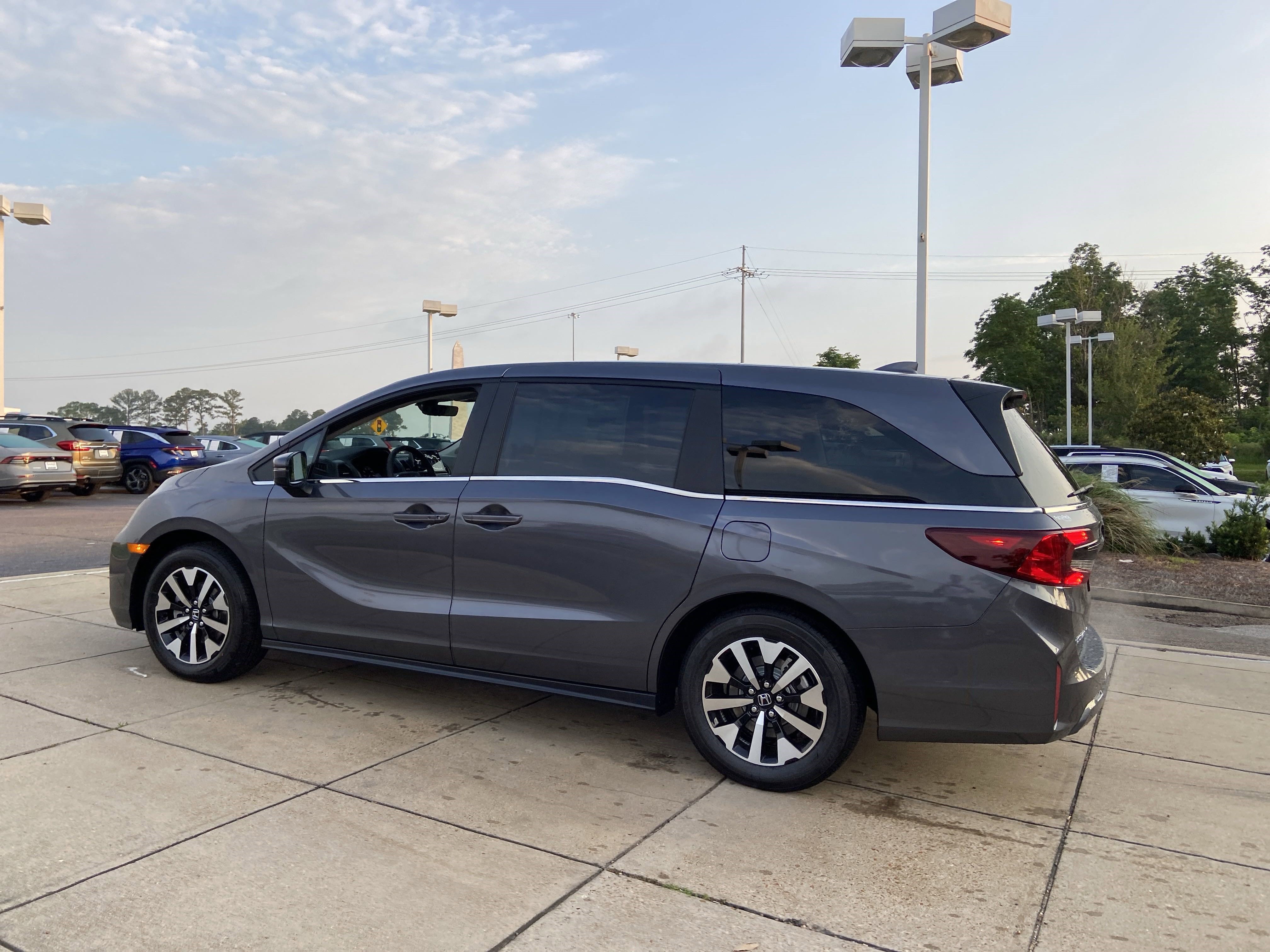 New 2027 Honda Odyssey EX-L image 7