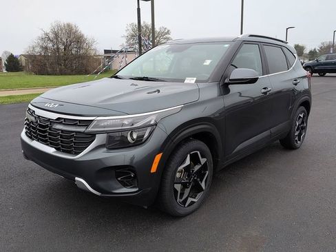 Used 2024 Kia Seltos EX image 3