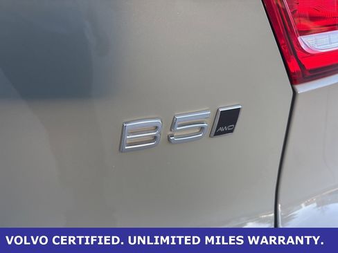 Certified 2025 Volvo XC40 B5 Core image 9