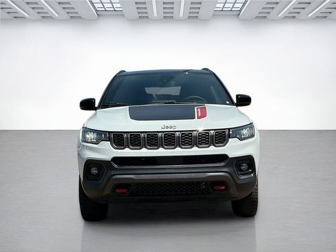 Used 2025 Jeep Compass Trailhawk AWD/4WD image 2