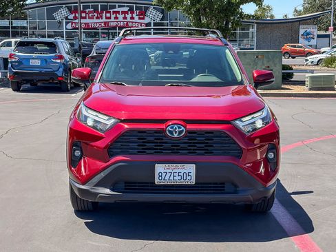 Used 2022 Toyota RAV4 XLE Premium AWD/4WD image 6