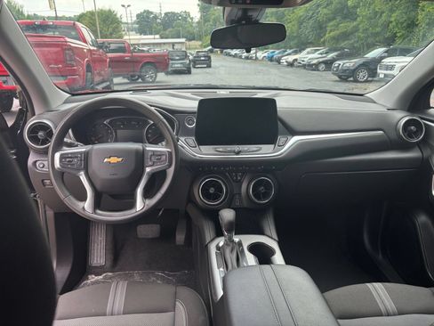 Used 2025 Chevrolet Blazer LT FWD image 28
