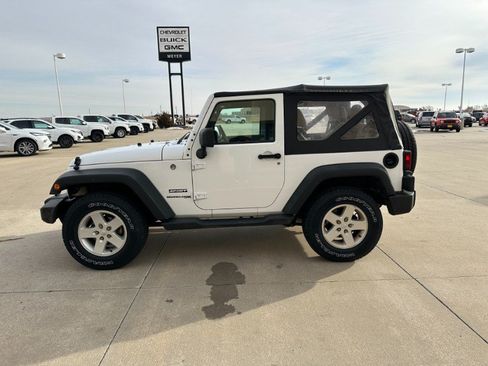 Used 2018 Jeep Wrangler Sport AWD/4WD image 5