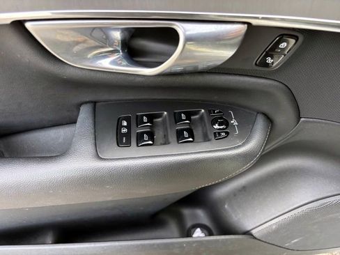 Used 2023 Volvo XC90 B5 Core w/ Protection Package Premier image 14