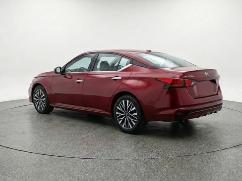 Used 2025 Nissan Altima 2.5 SV FWD image 6