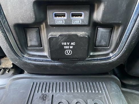 Used 2022 Jeep Grand Cherokee Limited w/ Tech Group AWD/4WD image 38