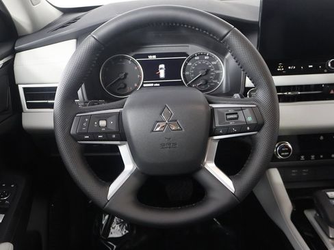 New 2026 Mitsubishi Outlander SE image 39