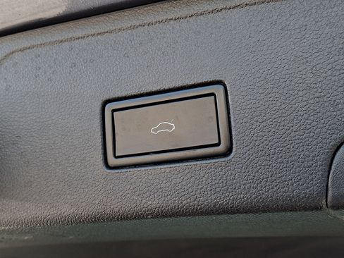 Used 2020 Volkswagen Atlas Cross Sport SE w/ Towing Package image 28