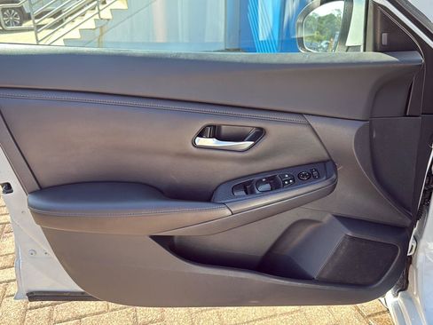Used 2021 Nissan Sentra SV FWD image 12