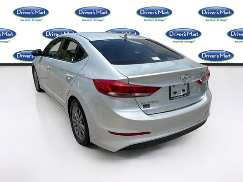 Used 2017 Hyundai Elantra SE w/ SE A/T Tech Package 03 FWD image 5