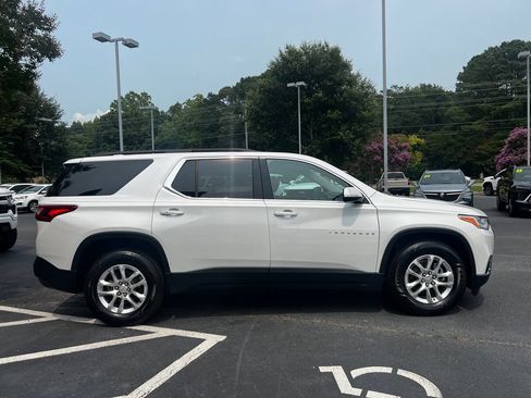 Used 2019 Chevrolet Traverse LT FWD image 2