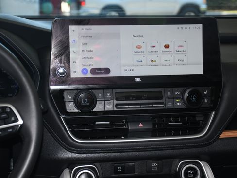 Used 2024 Toyota Grand Highlander Limited image 20