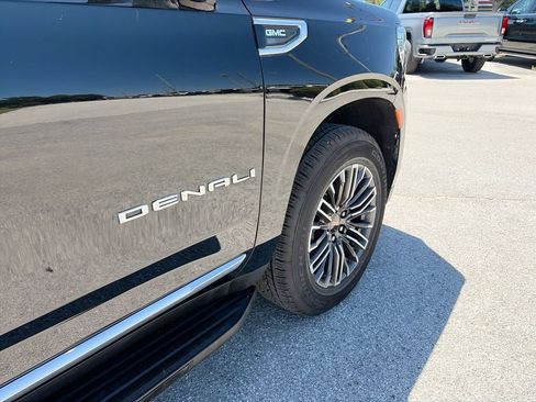 Used 2024 GMC Yukon XL Denali RWD image 38