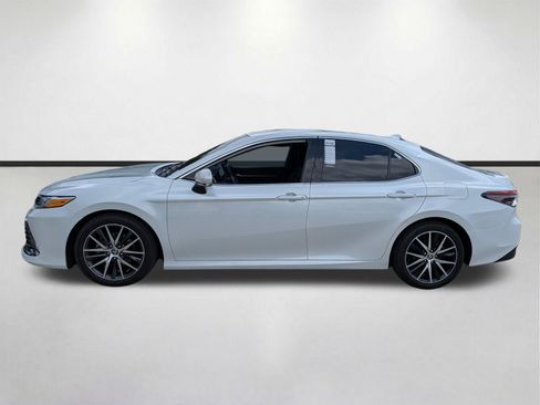 Used 2022 Toyota Camry XLE FWD image 5