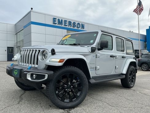 Used 2023 Jeep Wrangler Unlimited Sahara w/ Cold Weather Group AWD/4WD image 6