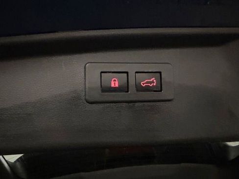 Used 2020 Subaru Outback Premium image 11